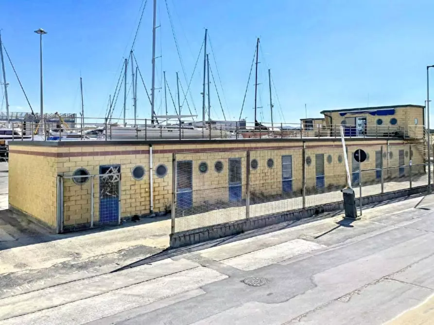 Immagine 1 di Magazzino in vendita  in Viale Europa, 55049 Viareggio LU, Italia a Viareggio