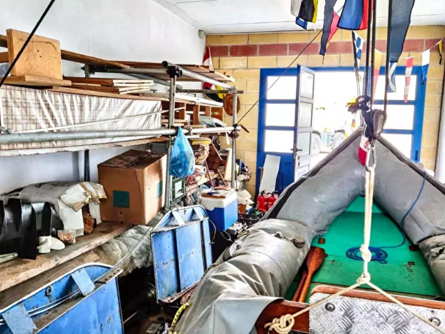 Immagine 3 di Magazzino in vendita  in Viale Europa, 55049 Viareggio LU, Italia a Viareggio