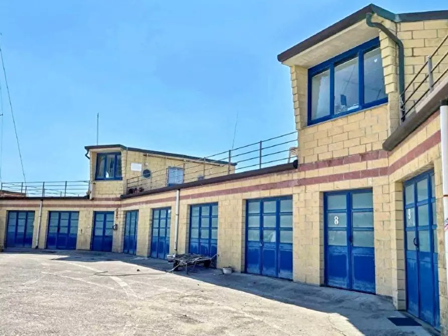 Immagine 4 di Magazzino in vendita  in Viale Europa, 55049 Viareggio LU, Italia a Viareggio