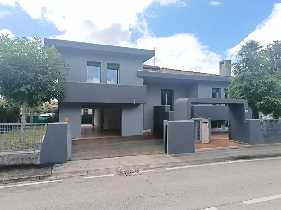 Immagine 3 di Villa in vendita  in VIA TOSCANA 7 a Stra