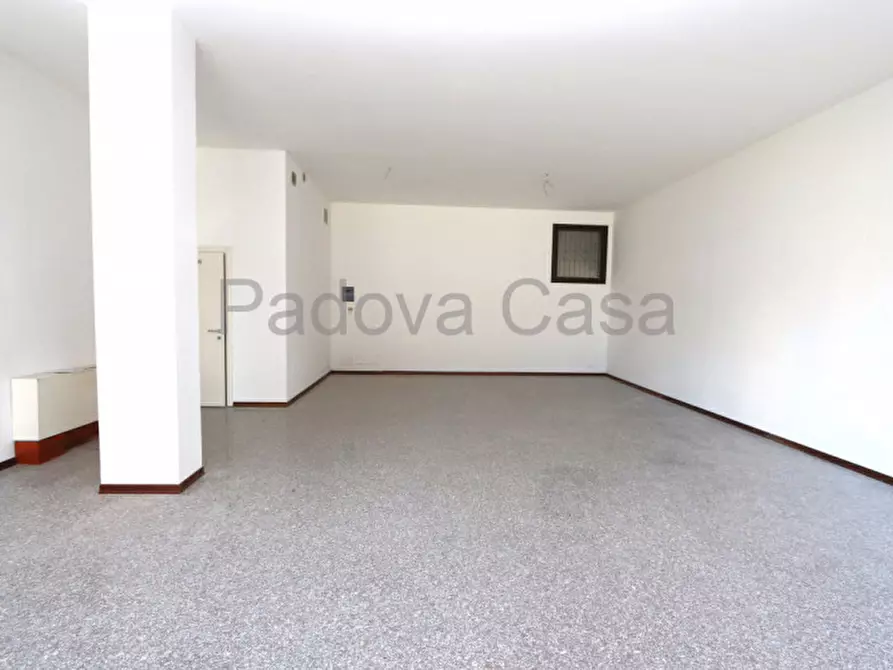 Immagine 1 di Negozio in affitto  a Vigodarzere