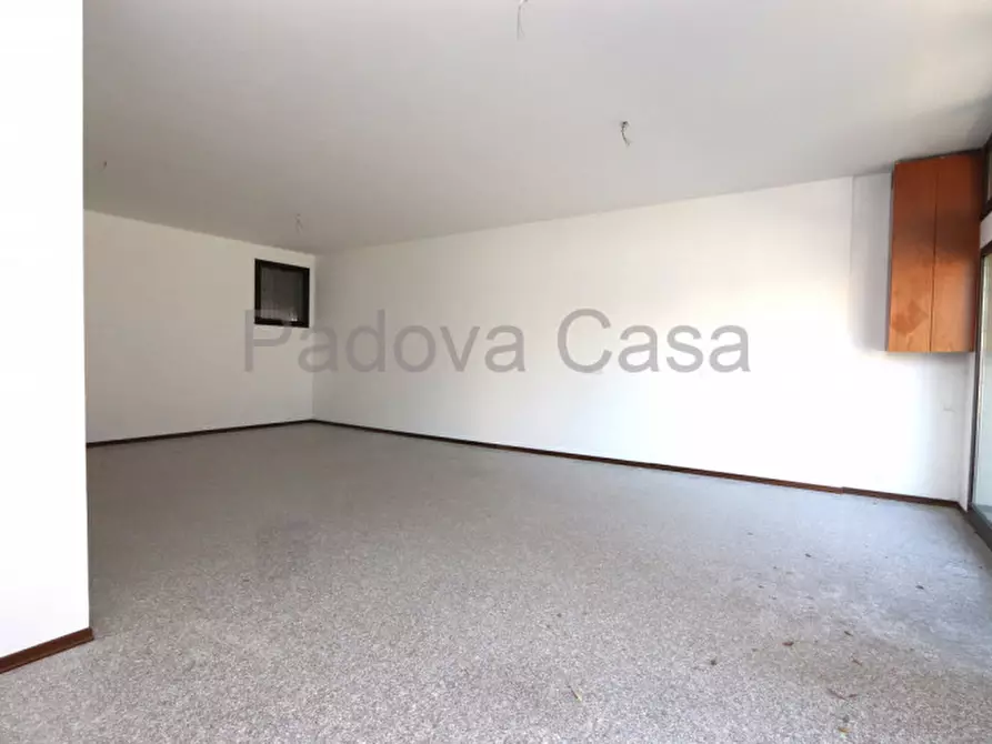 Immagine 3 di Negozio in affitto  a Vigodarzere