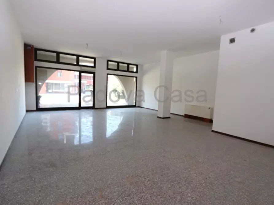 Immagine 4 di Negozio in affitto  a Vigodarzere