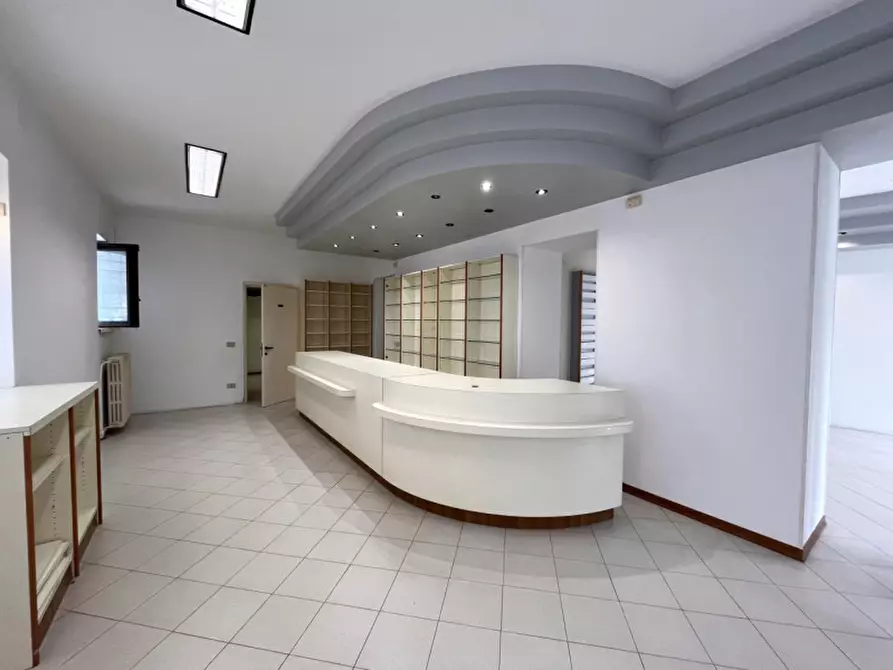 Immagine 4 di Negozio in affitto  in Via Roma a Orgiano