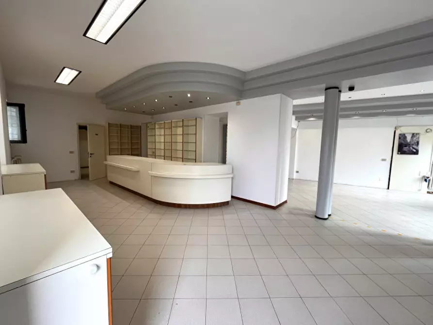 Immagine 6 di Negozio in affitto  in Via Roma a Orgiano