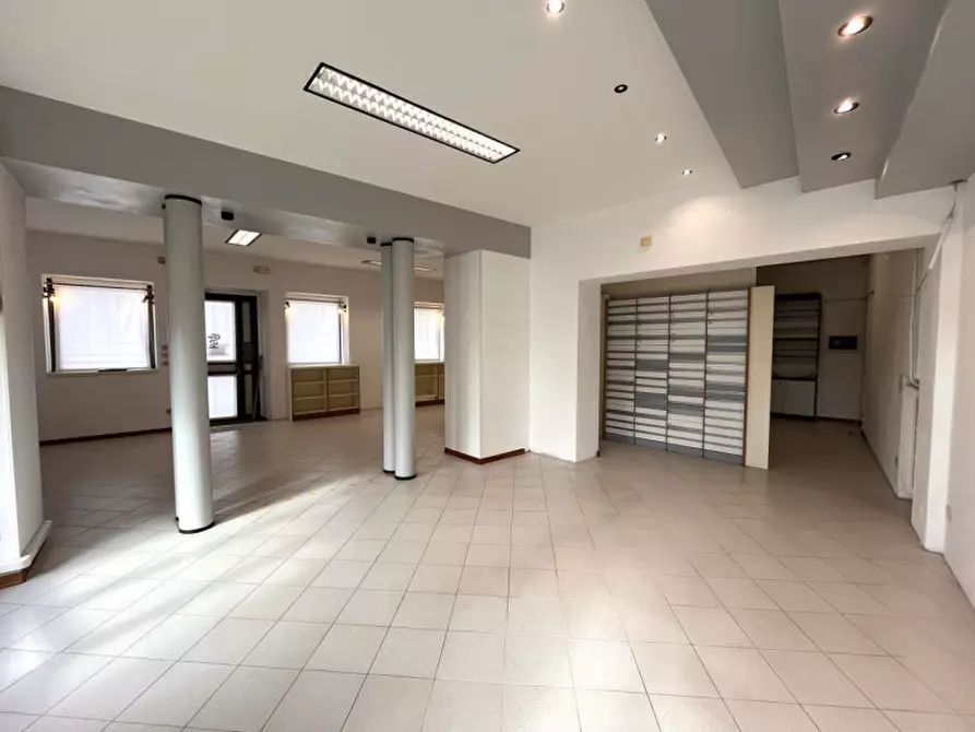 Immagine 14 di Negozio in affitto  in Via Roma a Orgiano