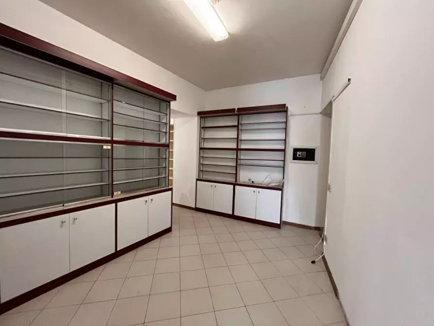 Immagine 15 di Negozio in affitto  in Via Roma a Orgiano