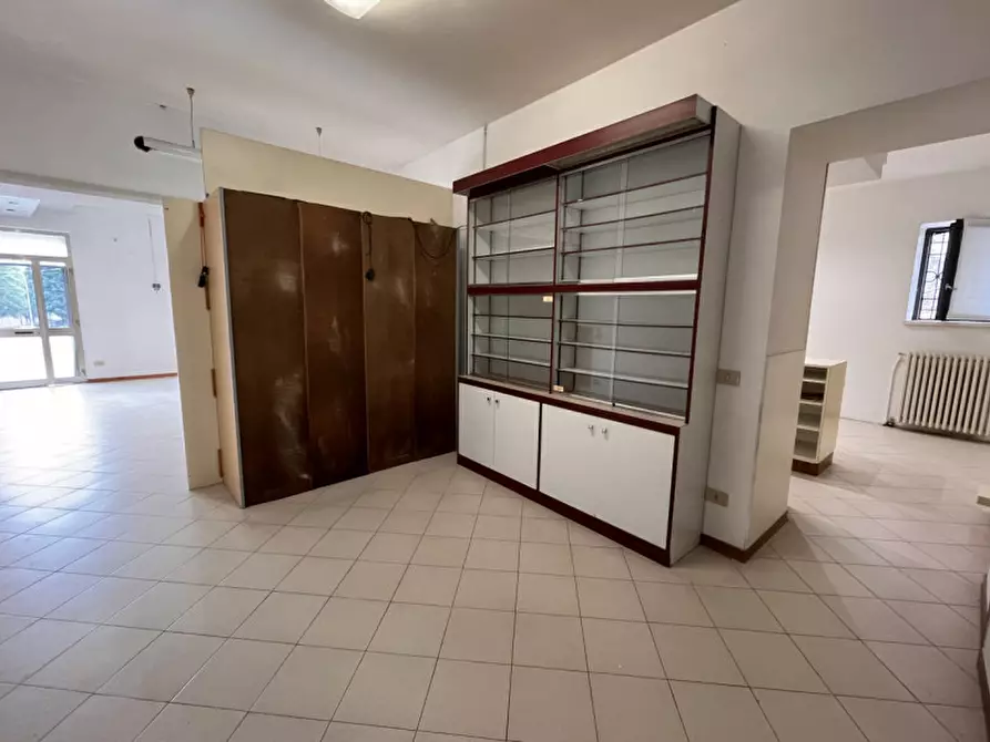 Immagine 19 di Negozio in affitto  in Via Roma a Orgiano