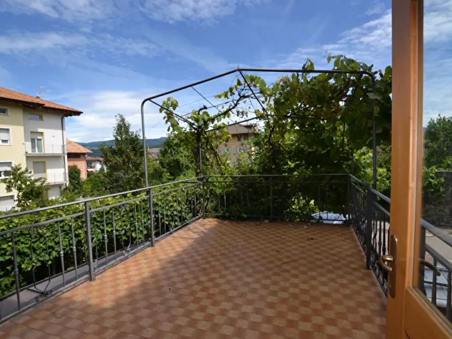 Immagine 1 di Villetta a schiera in vendita  in Romallo a Novella