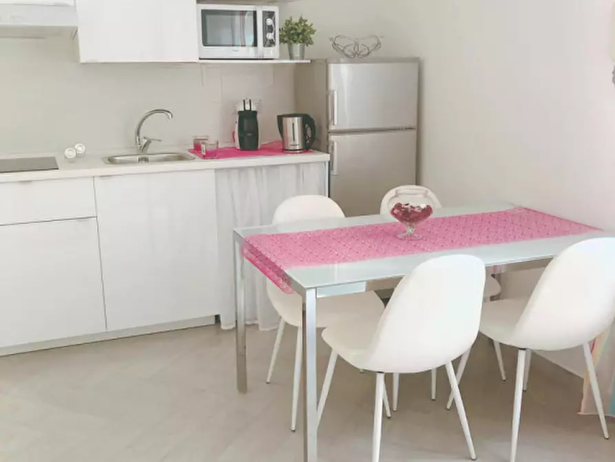 Immagine 1 di Appartamento in affitto  in via Pietro Trinchera a Napoli