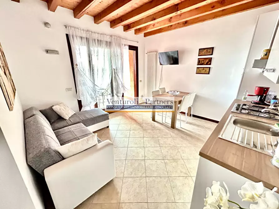 Immagine 1 di Appartamento in vendita  in Viale della Rimembranza a Manerba Del Garda