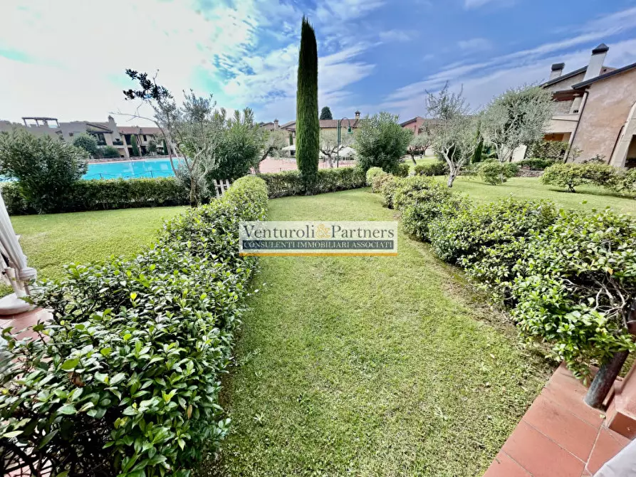 Immagine 5 di Appartamento in vendita  in Viale della Rimembranza a Manerba Del Garda
