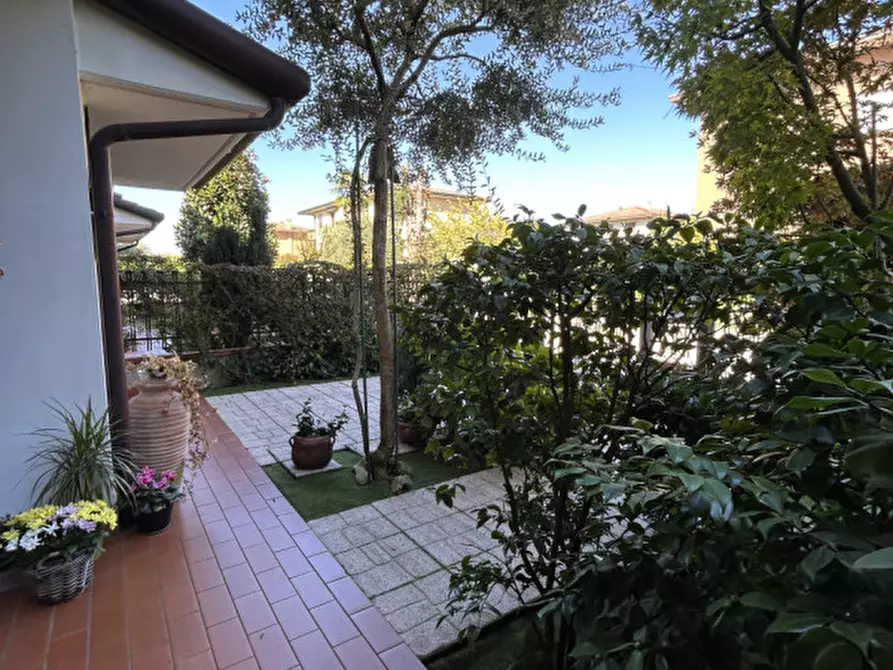 Immagine 1 di Villetta a schiera in vendita  in Via Bacchiglione a Noale