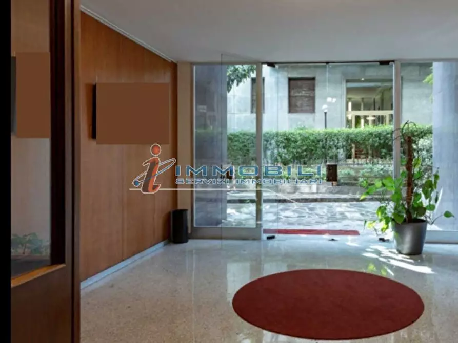 Immagine 3 di Ufficio in affitto  in PIAZZA CARBONARI a Milano