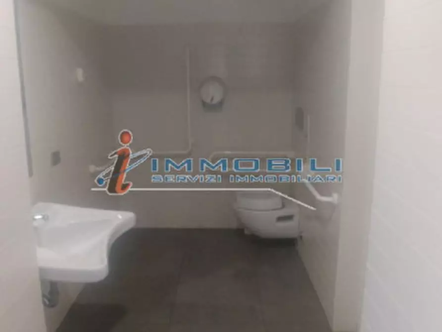 Immagine 10 di Ufficio in affitto  in PIAZZA CARBONARI a Milano