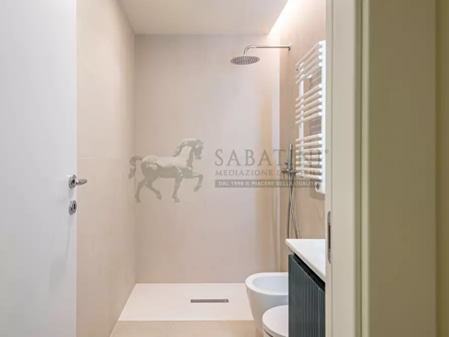 Immagine 11 di Appartamento in vendita  in via Pietro Maroncelli 9 a Milano