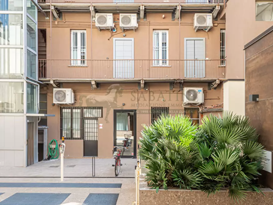 Immagine 15 di Appartamento in vendita  in via Pietro Maroncelli 9 a Milano