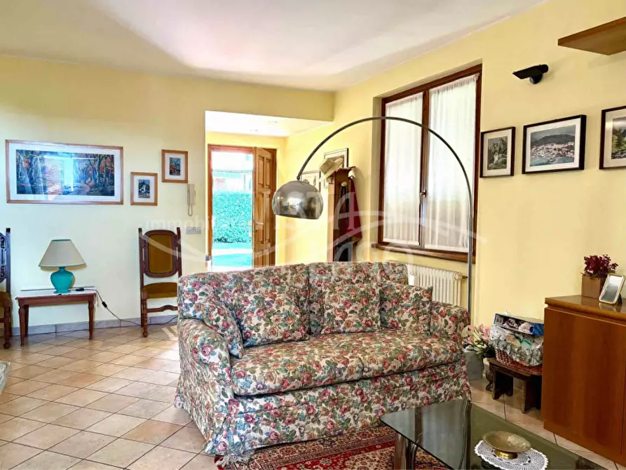 Immagine 10 di Casa bifamiliare in vendita  in Via Vittorio Veneto, 29 a Bizzarone