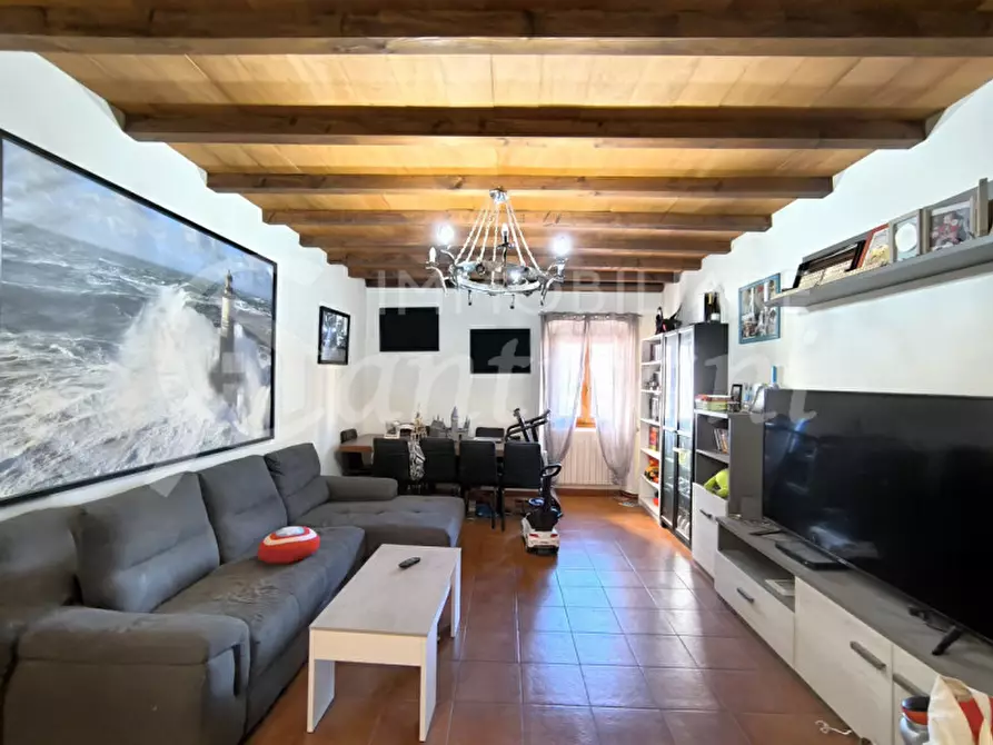 Immagine 1 di Appartamento in vendita  in Piazza Felice Cavallotti a Signa