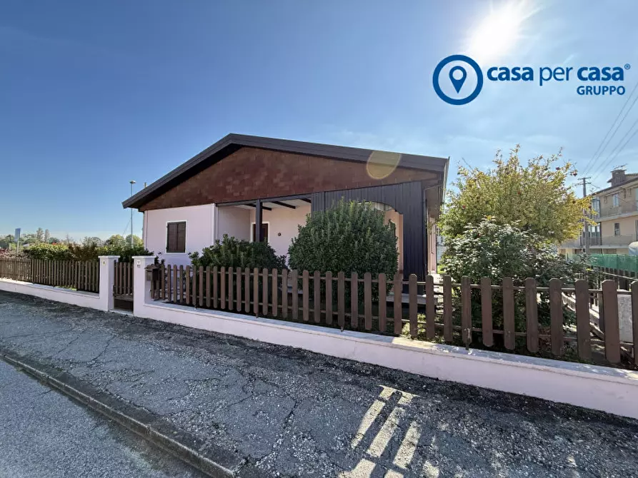 Immagine 1 di Casa indipendente in vendita  in Papozze, Via Giuseppe Di Vittorio a Papozze