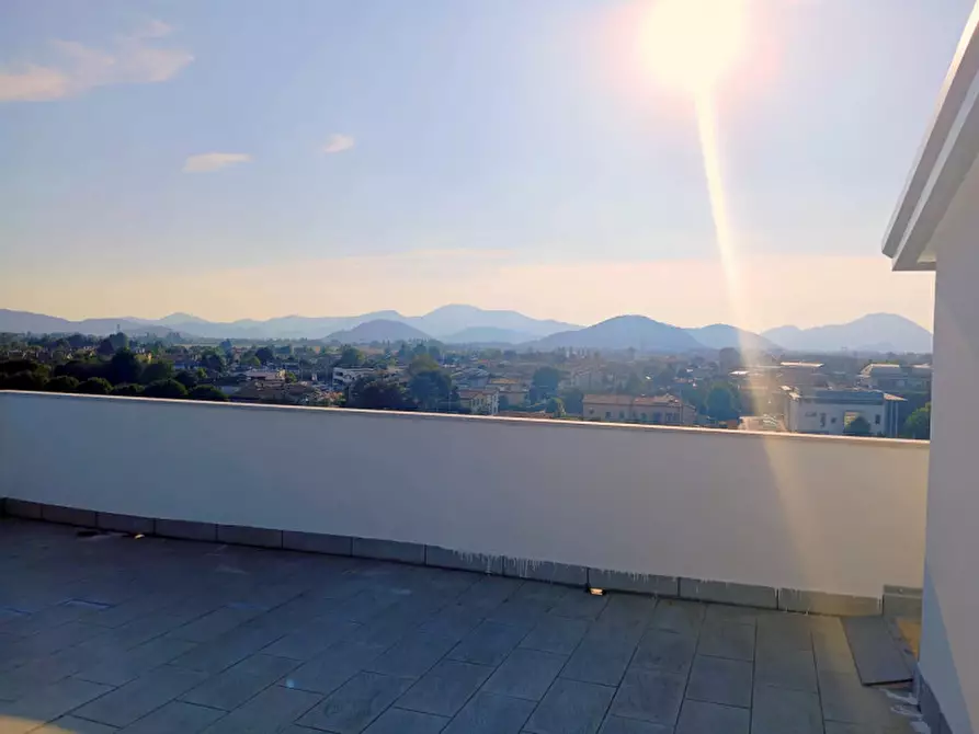 Immagine 14 di Attico in vendita  in Via Trasimeno a Selvazzano Dentro