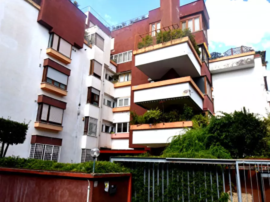 Immagine 2 di Appartamento in vendita  in Via Gian Francesco Albani a Roma