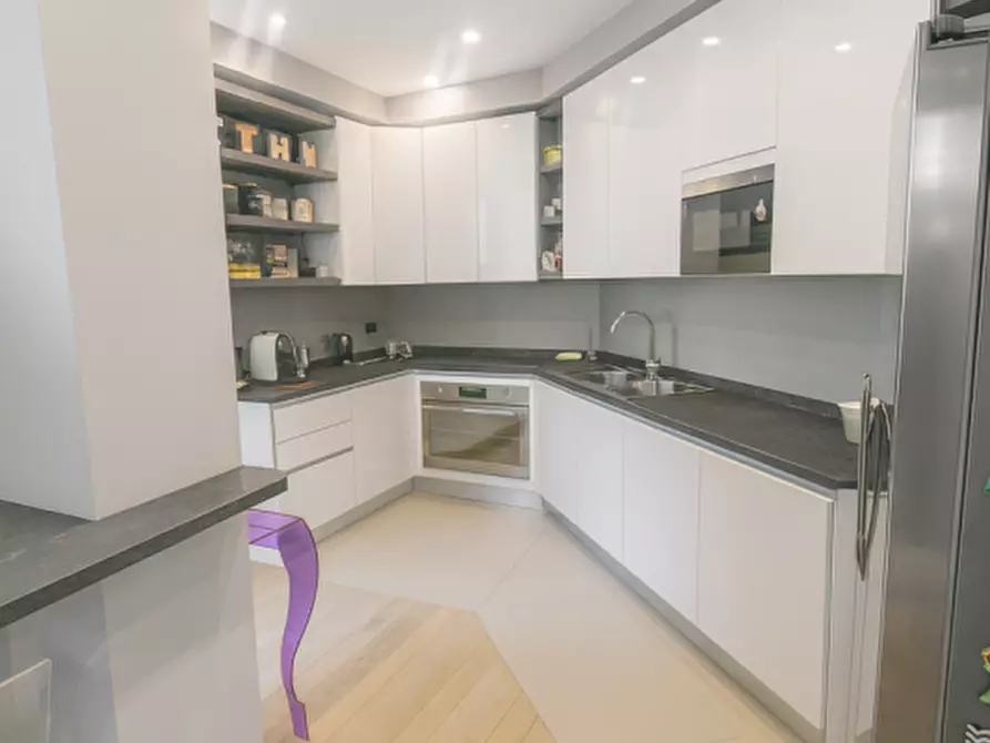 Immagine 7 di Appartamento in vendita  in Via Gian Francesco Albani a Roma