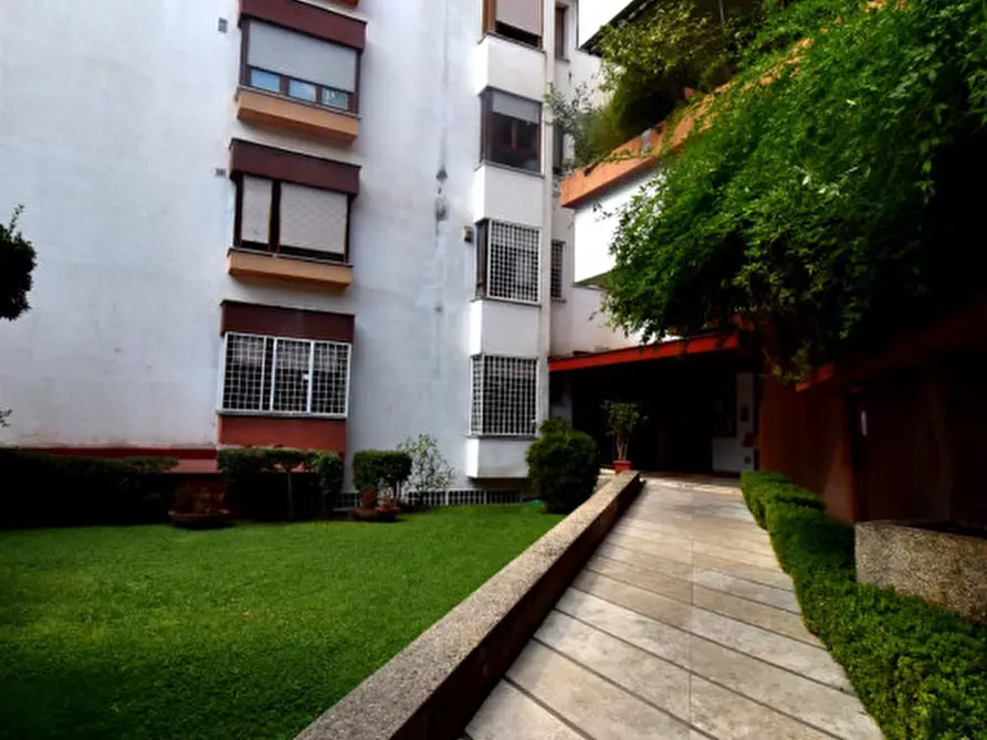 Immagine 46 di Appartamento in vendita  in Via Gian Francesco Albani a Roma