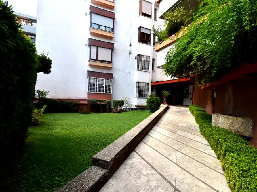 Immagine 47 di Appartamento in vendita  in Via Gian Francesco Albani a Roma