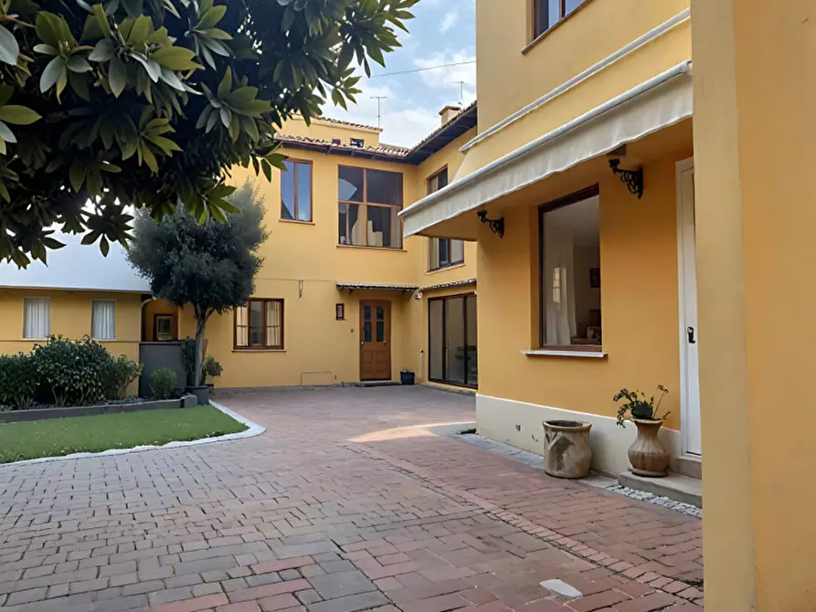 Immagine 1 di Casa bifamiliare in vendita  in Via Valle Santa Fede a Valdobbiadene