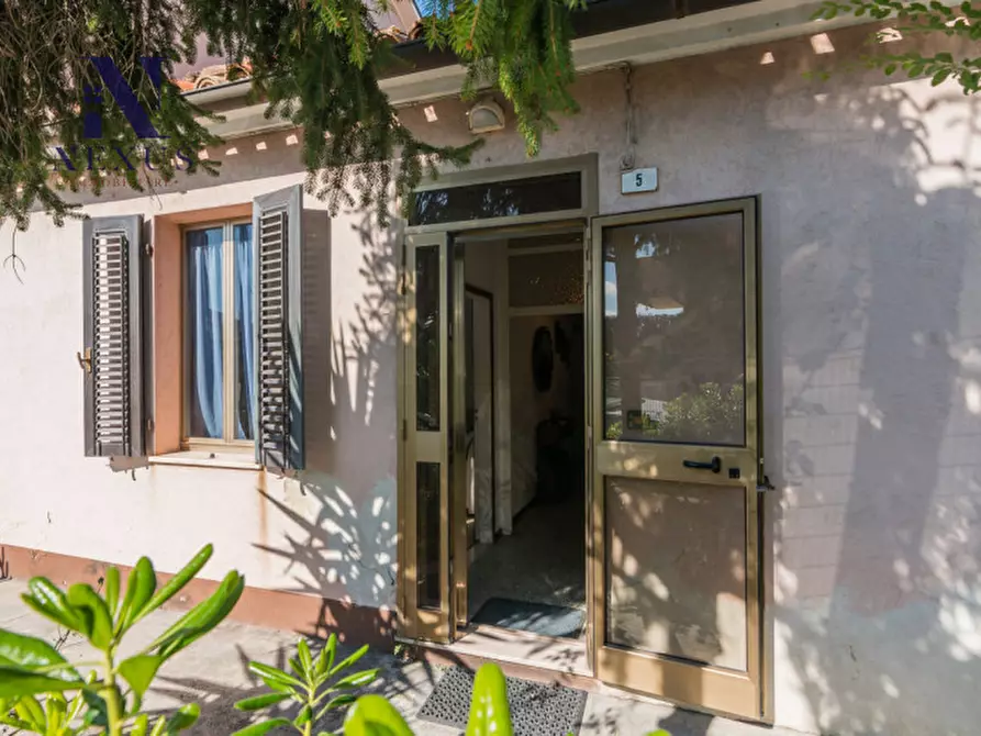 Immagine 32 di Casa indipendente in vendita  a Fano