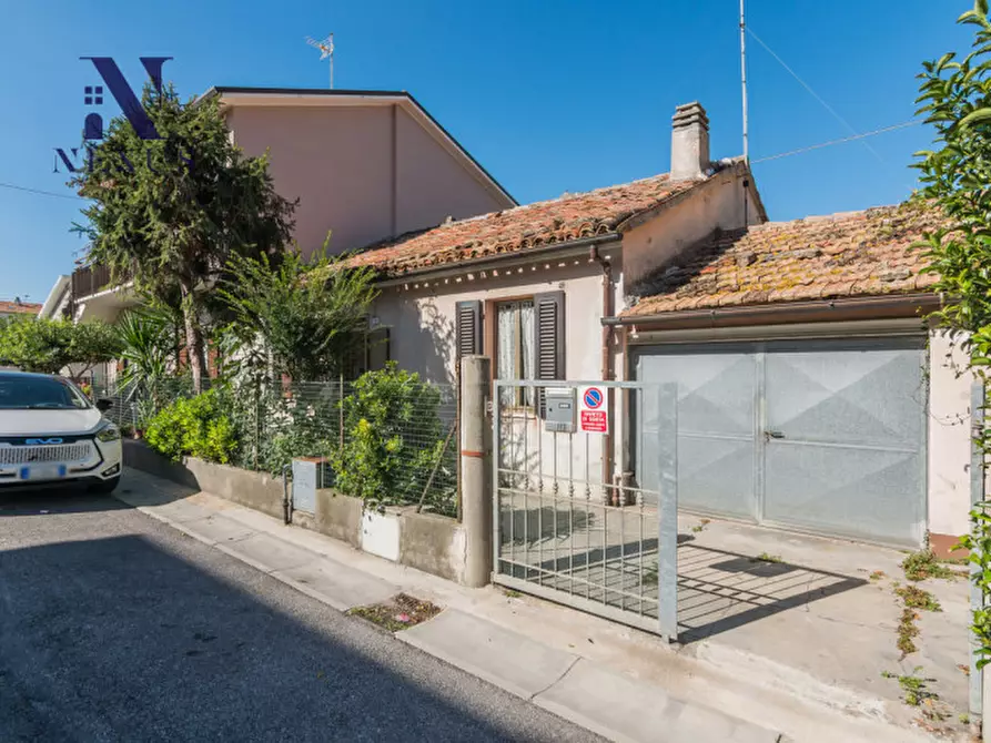 Immagine 33 di Casa indipendente in vendita  a Fano