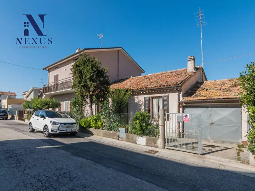 Immagine 34 di Casa indipendente in vendita  a Fano