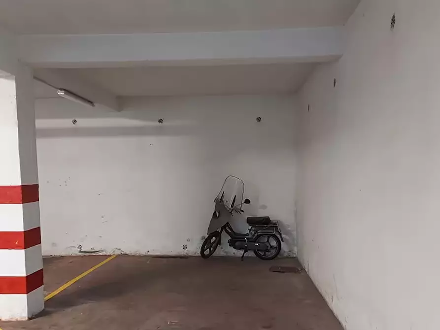 Immagine 4 di Posto auto in vendita  in Via Torriglia a Roma