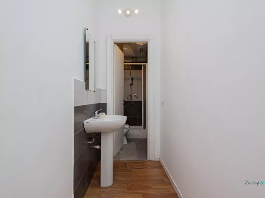 Immagine 16 di Camera in affitto  in Via Felice Casati a Milano