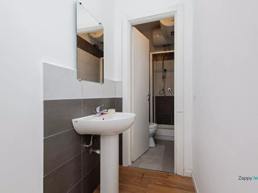 Immagine 17 di Camera in affitto  in Via Felice Casati a Milano