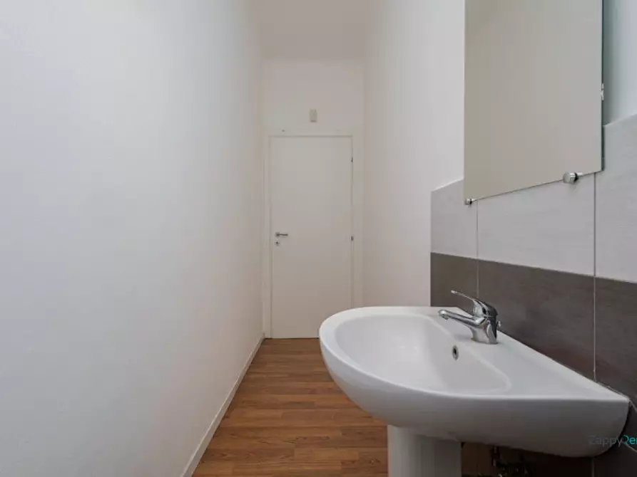 Immagine 18 di Camera in affitto  in Via Felice Casati a Milano