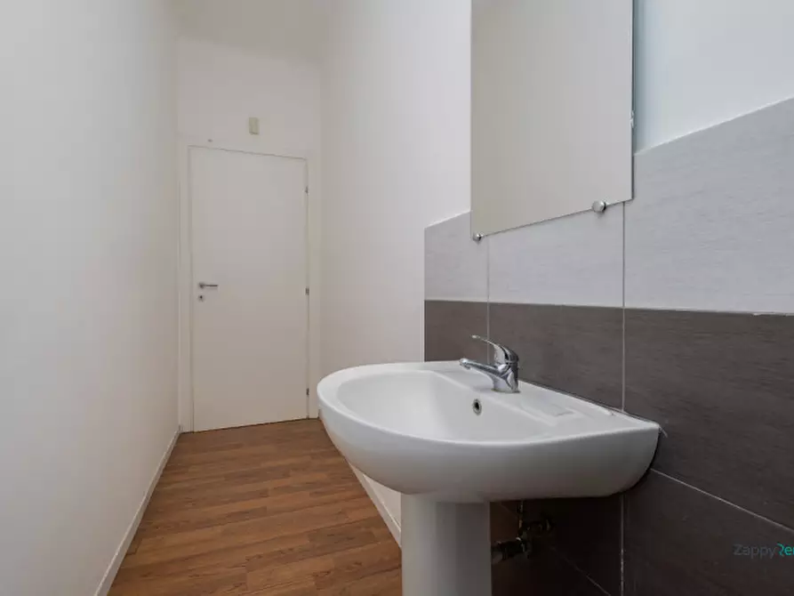 Immagine 19 di Camera in affitto  in Via Felice Casati a Milano