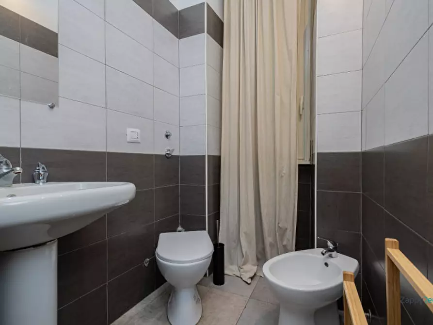 Immagine 25 di Camera in affitto  in Via Felice Casati a Milano