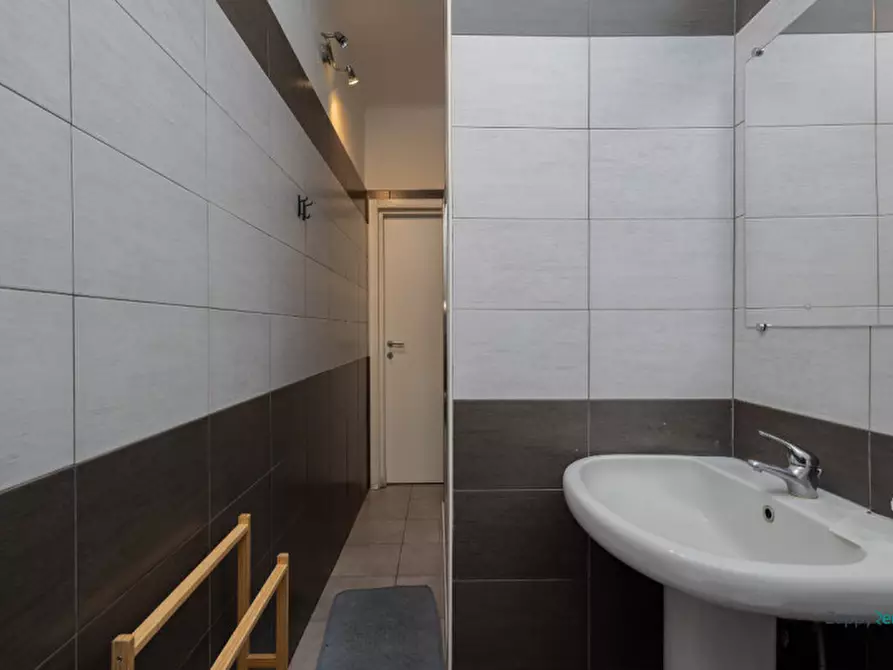 Immagine 26 di Camera in affitto  in Via Felice Casati a Milano