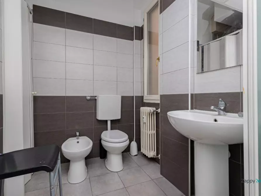 Immagine 28 di Camera in affitto  in Via Felice Casati a Milano