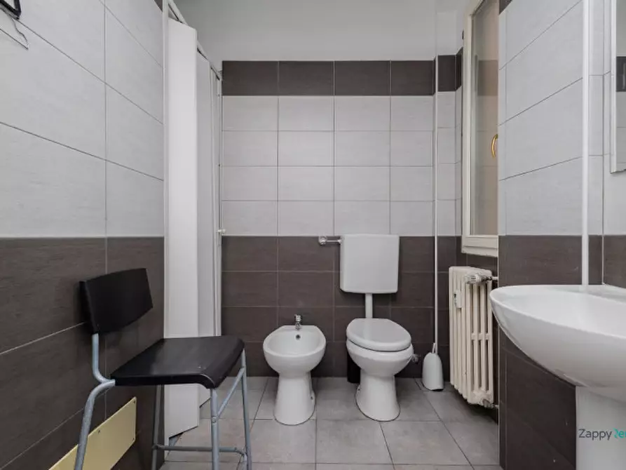 Immagine 29 di Camera in affitto  in Via Felice Casati a Milano