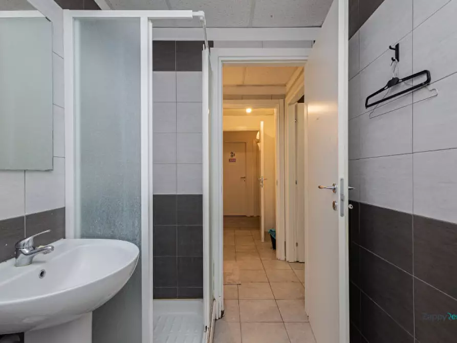 Immagine 31 di Camera in affitto  in Via Felice Casati a Milano