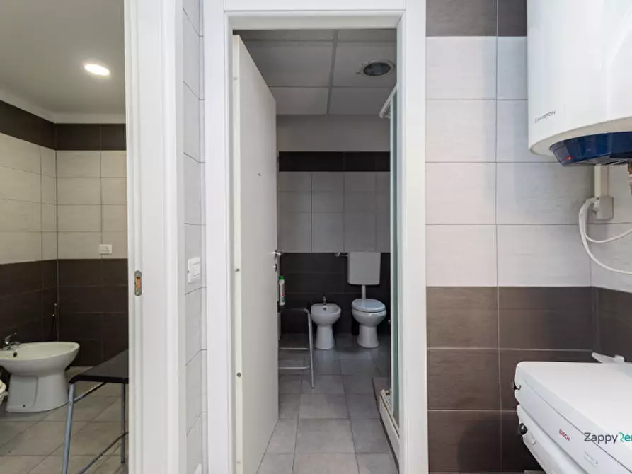 Immagine 33 di Camera in affitto  in Via Felice Casati a Milano