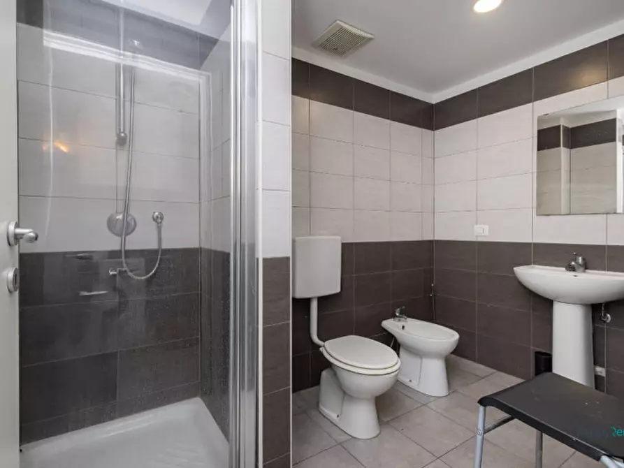 Immagine 34 di Camera in affitto  in Via Felice Casati a Milano