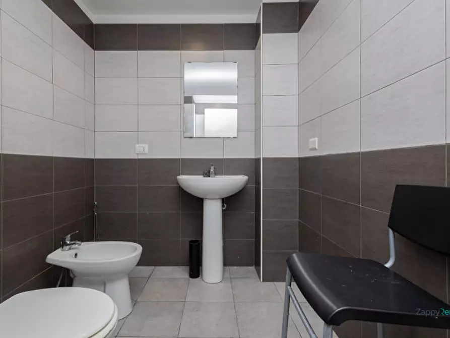 Immagine 35 di Camera in affitto  in Via Felice Casati a Milano