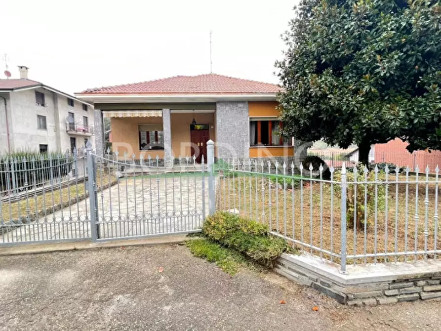 Immagine 2 di Villa in vendita  in Via Quattro Novembre snc a Castagnito