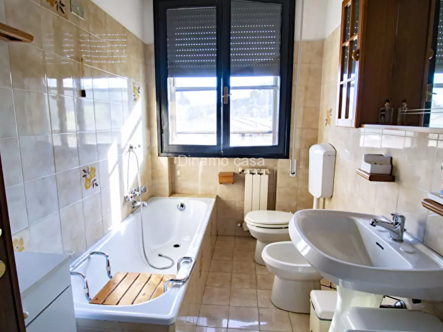 Immagine 12 di Appartamento in vendita  a Carmignano