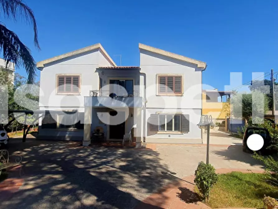 Immagine 1 di Villa in vendita  in Via Gela a Siracusa