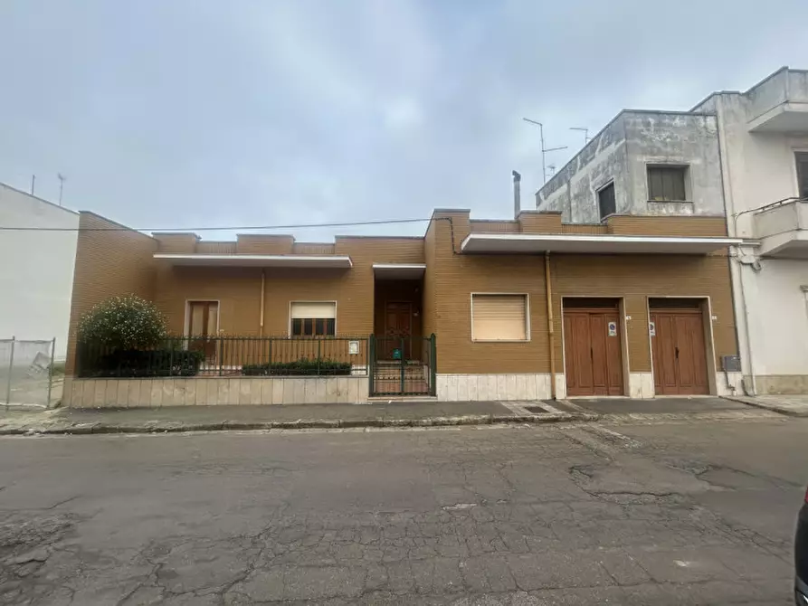 Immagine 1 di Villa in vendita  in Via Milano 12a a Novoli